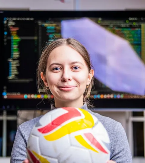 Weronika Wiechno z piłką