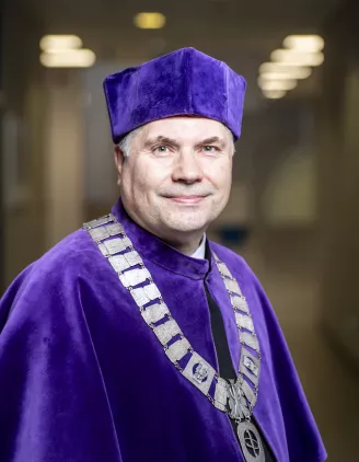 Dziekan Wydziału FTIMS - zdjęcie w todze