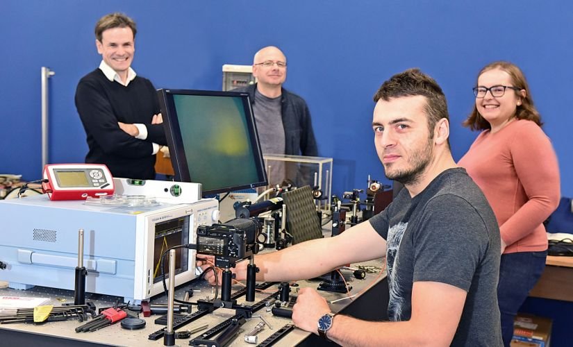Prof. Tomasz Czyszanowski (1st from left) with the photonics research team from the Institute of Physics
