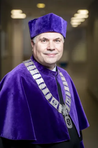 Dziekan Wydziału FTIMS - zdjęcie w todze