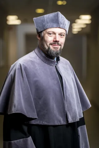 Prodziekan ds. rozwoju Wydziału FTIMS - zdjęcie w todze